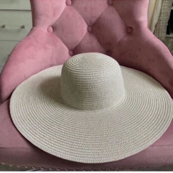 Fashionable name brand sun hat for a fraction of the retail price. main image 11
